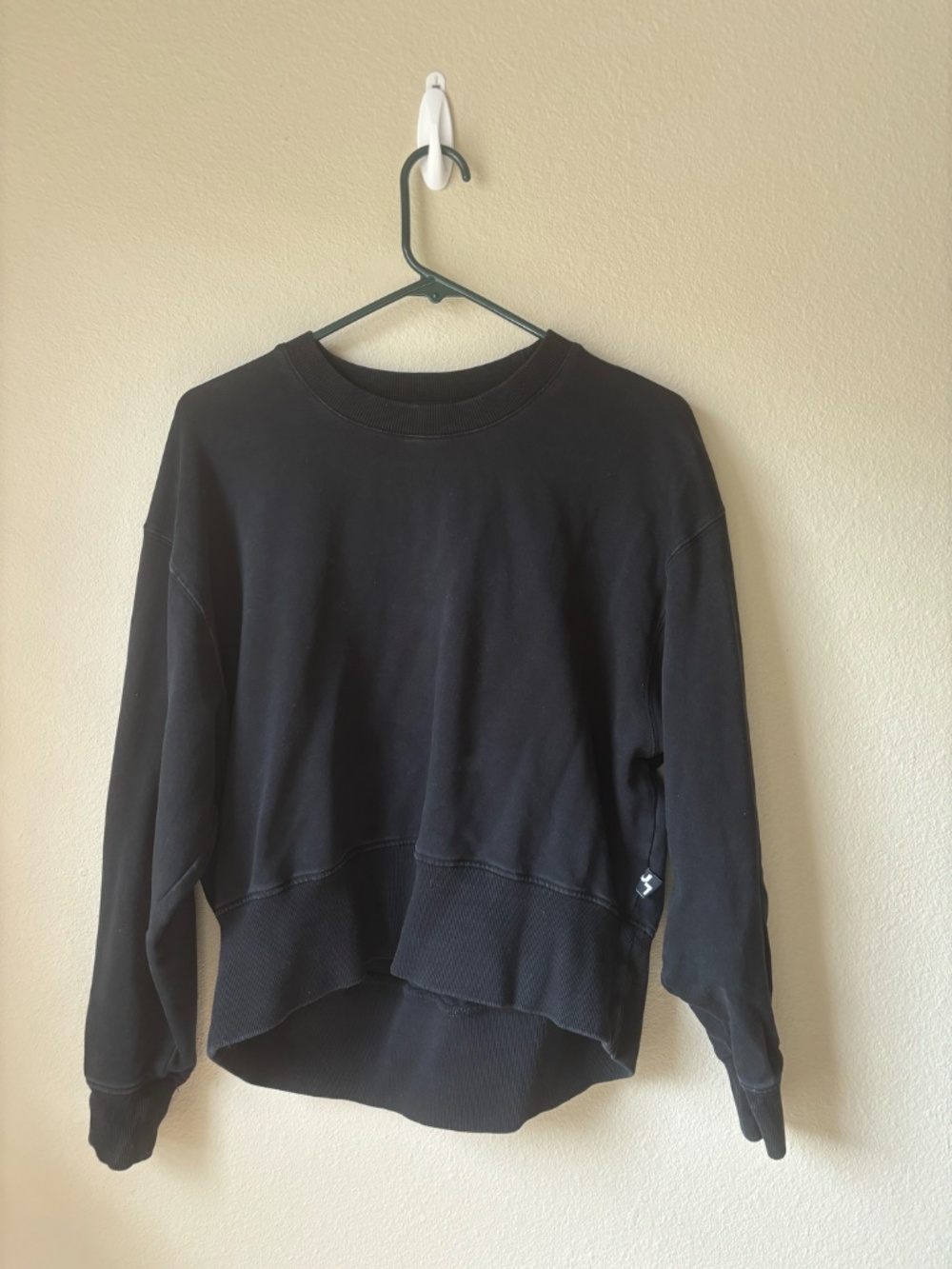 Joy Labs Cropped Black Crew Neck Size Medium